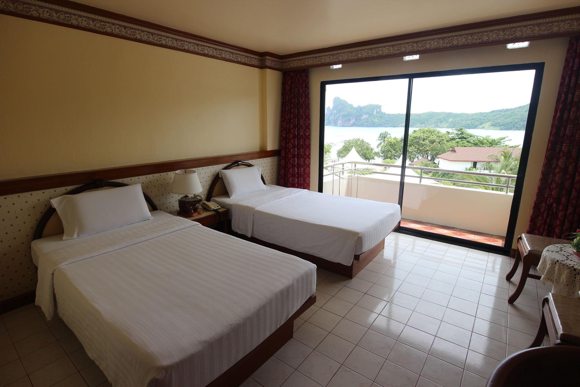 Phi Phi Hotel Exterior foto